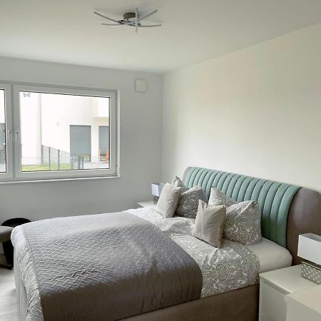 Exklusives Apartment Mit Blick Auf Den See Grossraeschen Exterior photo